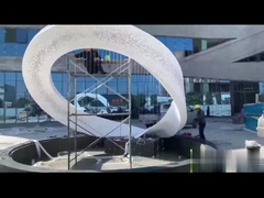 ประติมากรรมงานศิลปะเหล็กกล้าไร้สนิม LED ความสูง 3.5 เมตร